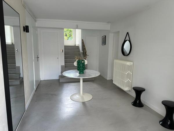 Maison de ville en hyper centre, 8 pièces, 5 chambres, garage et jardin.