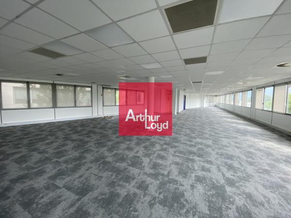 BUREAUX ENTIEREMENT RENOVES - MONTBONNOT