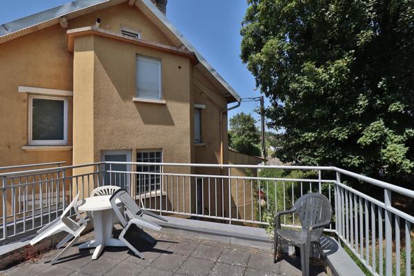 Appartement avec entrée indépendante, terrasse, terrain privatif et ga