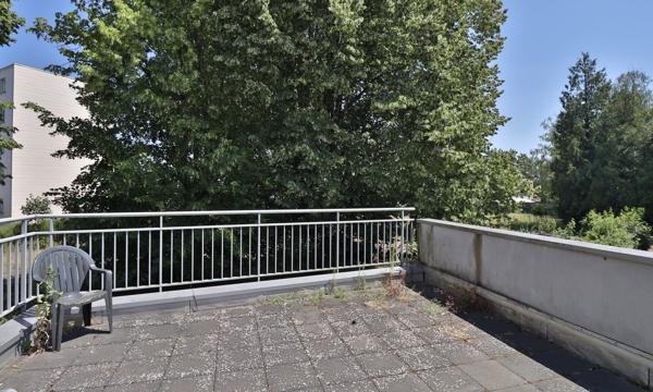 Appartement avec entrée indépendante, terrasse, terrain privatif et ga