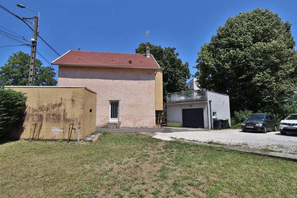 Appartement avec entrée indépendante, terrasse, terrain privatif et ga