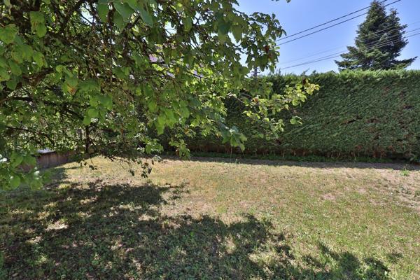 Appartement avec entrée indépendante, terrasse, terrain privatif et ga