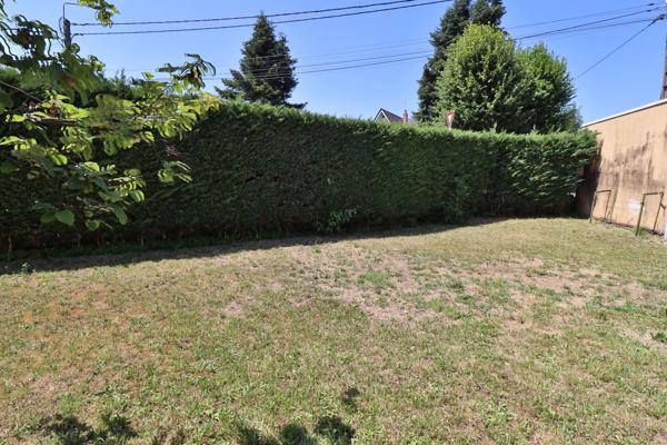 Appartement avec entrée indépendante, terrasse, terrain privatif et ga