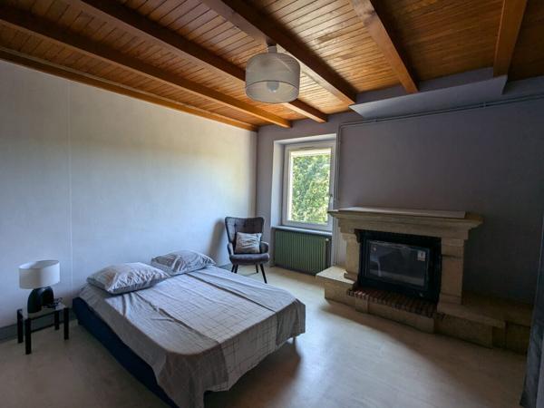 Appartement avec entrée indépendante, terrasse, terrain privatif et ga