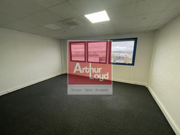 Sens - Bureaux lumineux modulables à louer – Accessibilité idéale et stationnements sur site