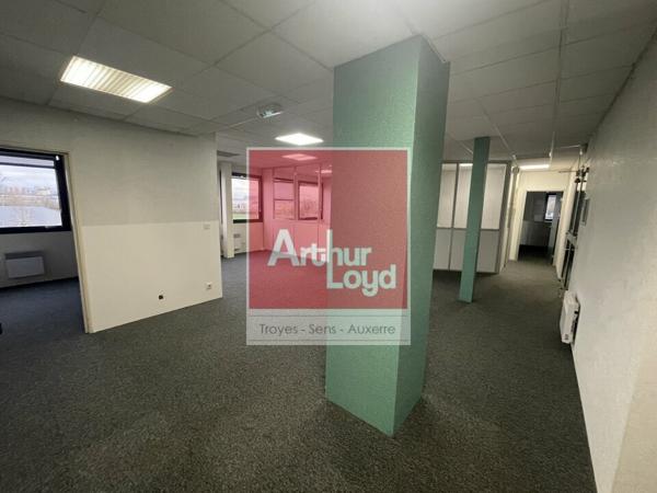 Sens - Bureaux lumineux modulables à louer – Accessibilité idéale et stationnements sur site