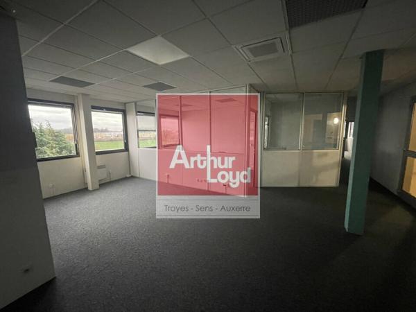 Sens - Bureaux lumineux modulables à louer – Accessibilité idéale et stationnements sur site