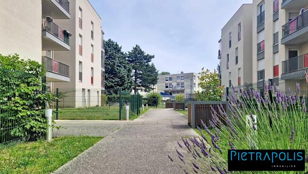 T2 avec box fermé, terrasse et jardin privatif