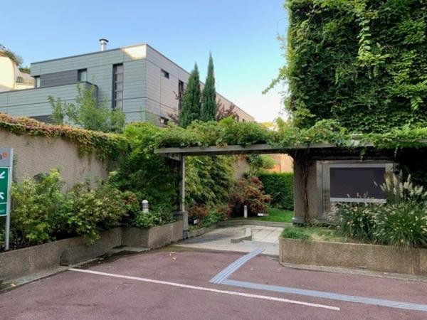 Bureaux à louer à Boulogne-Billancourt avec toit terrasse aménagé