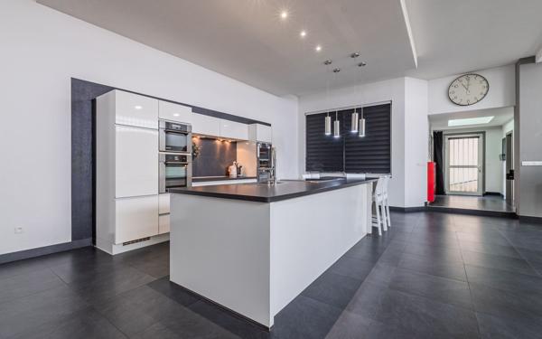 Appartement à vendre    4 pièces • 164 m2 Schiltigheim