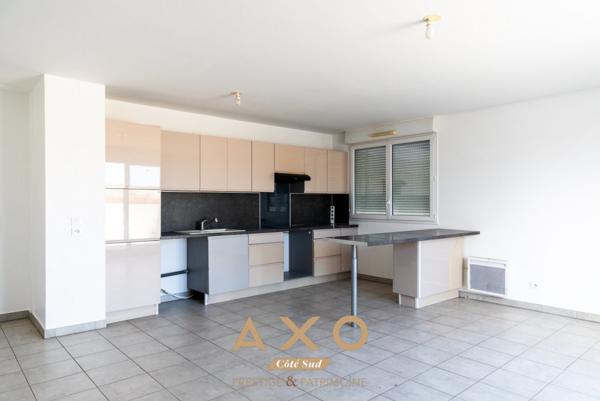 MARSEILLE  LA JOLIETTE  APPARTEMENT T4  91 M²  TERRASSE 100 M²  VUE PANORAMIQUE  BOX FERMÉ  470 000 