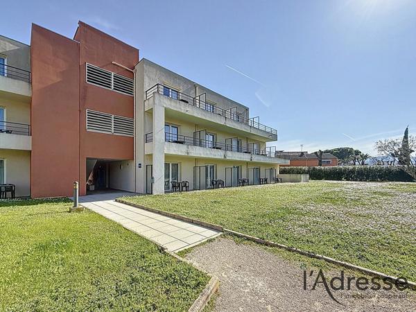 IDEAL INVESTISSEUR ! Beau studio dans résidence de TOURISME avec parking !