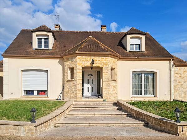 Maison Familiale 6 pièce(s) 4 chambres à Saint-Germain-Lès-Arpajon