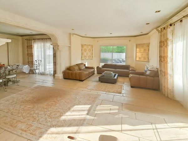 Maison Familiale 6 pièce(s) 4 chambres à Saint-Germain-Lès-Arpajon