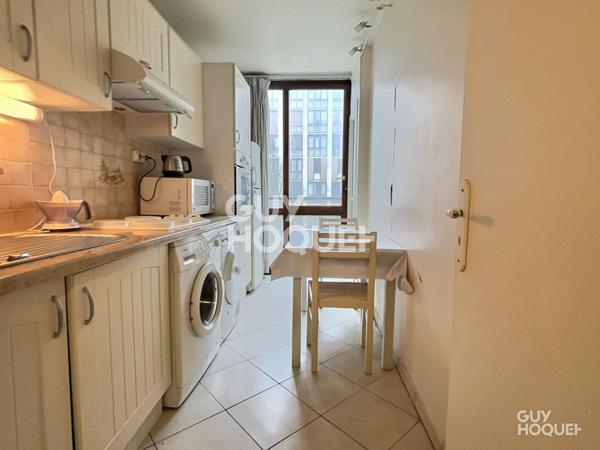 À VENDRE 3 PIÈCES TRAVERSANT DE 56m²