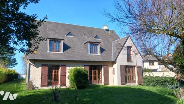Grand pavillon avec autonomie de plain-pied implanté sur 1.204 m² à proximité du bourg de BARFLEUR