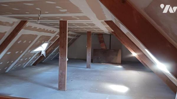 Grand pavillon avec autonomie de plain-pied implanté sur 1.204 m² à proximité du bourg de BARFLEUR