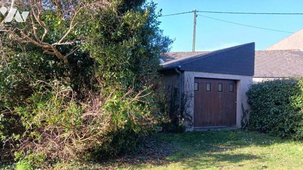 Grand pavillon avec autonomie de plain-pied implanté sur 1.204 m² à proximité du bourg de BARFLEUR