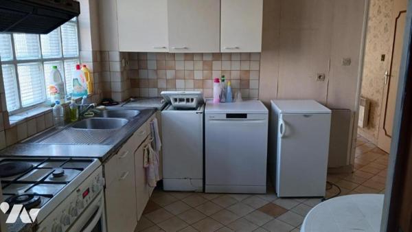 Grand pavillon avec autonomie de plain-pied implanté sur 1.204 m² à proximité du bourg de BARFLEUR