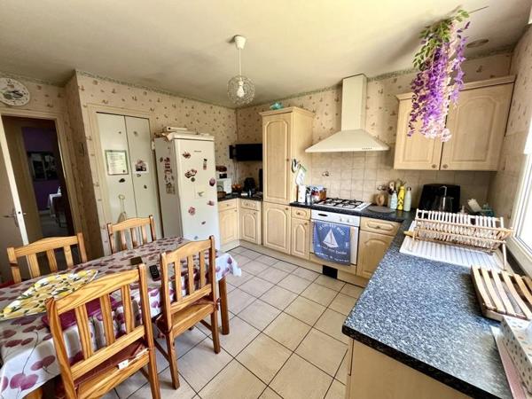 Maison à vendre 226 180 € Saint-Yrieix-la-Perche 6 p 144 m² DPE D