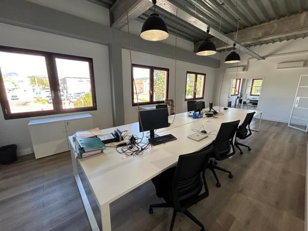 Bureaux à louer avec accès et visibilité autoroute - Aubagne