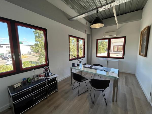Bureaux à louer avec accès et visibilité autoroute - Aubagne