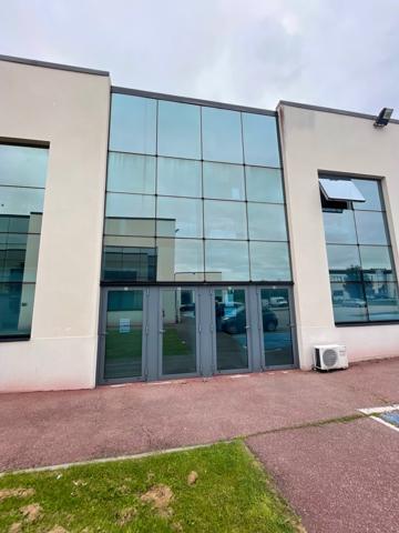 Plusieurs plateaux de bureaux divisibles à partir de 48 m2