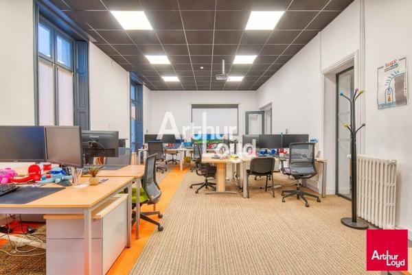 Angers hyper centre immeuble de bureaux type haussmannien de 1 121,32 m² à louer