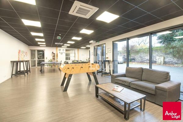 Angers hyper centre immeuble de bureaux type haussmannien de 1 121,32 m² à louer
