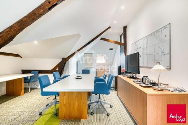 Angers hyper centre immeuble de bureaux type haussmannien de 1 121,32 m² à louer