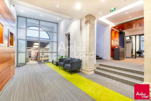 Angers hyper centre immeuble de bureaux type haussmannien de 1 121,32 m² à louer