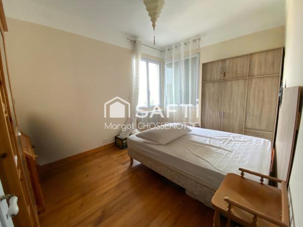 Maison de ville, 4 chambres, jardin et garage