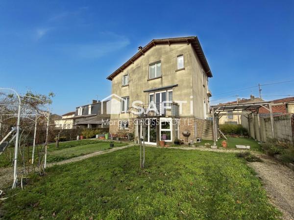 Maison de ville, 4 chambres, jardin et garage