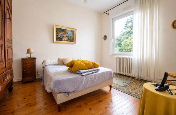 Agen - Maison de caractère de 150m2, composée de 5 pièces, 3 chambres, un bureau et extérieur.