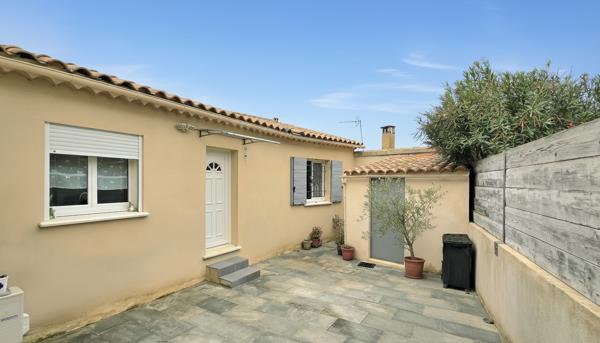 Appartement esprit maison T4 lumineux avec extérieurs, au coeur du village de Mallemort