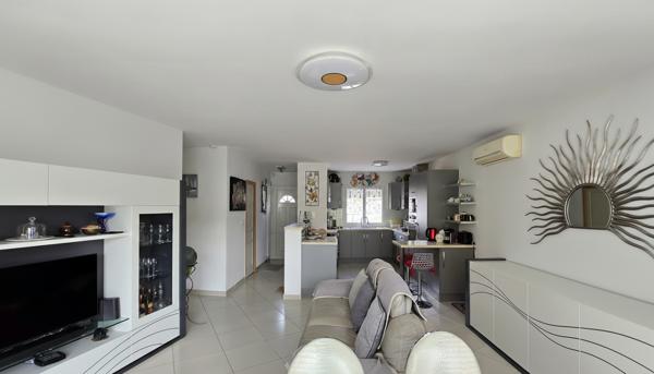 Appartement esprit maison T4 lumineux avec extérieurs, au coeur du village de Mallemort