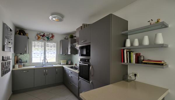 Appartement esprit maison T4 lumineux avec extérieurs, au coeur du village de Mallemort