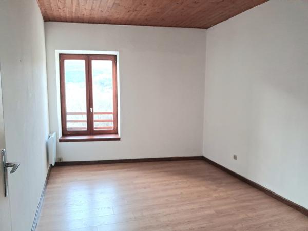 Appartement T2 dans le village, libre de suite
