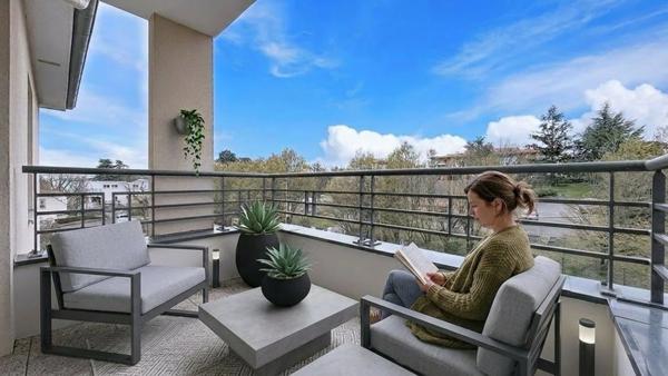 ✨ À vendre Dpt Rhône (69) – Résidence de standing avec piscine : T3 entièrement rénové  parking – env. 62 m²