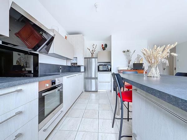 ✨ À vendre Dpt Rhône (69) – Résidence de standing avec piscine : T3 entièrement rénové  parking – env. 62 m²