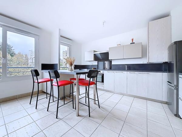 ✨ À vendre Dpt Rhône (69) – Résidence de standing avec piscine : T3 entièrement rénové  parking – env. 62 m²
