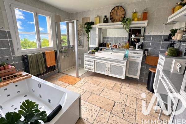 Maison à vendre 7 pièces 210 m² Le Thor