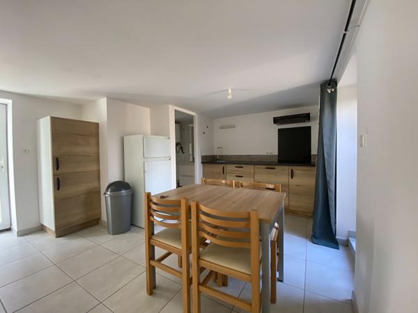 STUDIO MEUBLÉ AVEC COURETTE PRIVATIVE ? SAINT-COLOMBAN