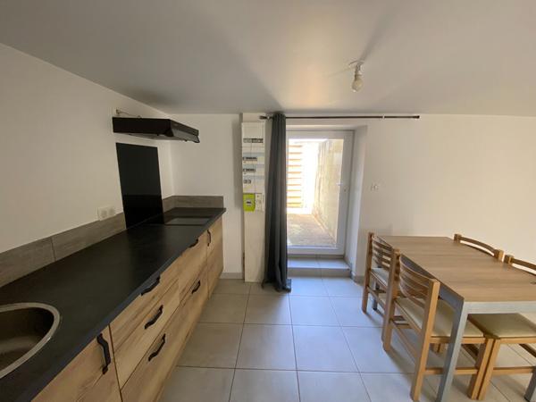 STUDIO MEUBLÉ AVEC COURETTE PRIVATIVE ? SAINT-COLOMBAN