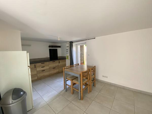 STUDIO MEUBLÉ AVEC COURETTE PRIVATIVE ? SAINT-COLOMBAN