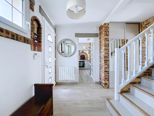 Maison
         6 pièces
        - 150 m² Exclusivité 420 000 € *