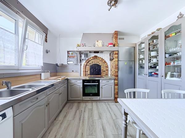Maison
         6 pièces
        - 150 m² Exclusivité 420 000 € *