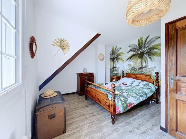 Maison
         6 pièces
        - 150 m² Exclusivité 420 000 € *