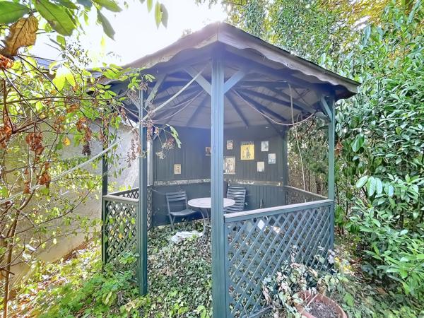 Maison
         6 pièces
        - 150 m² Exclusivité 420 000 € *