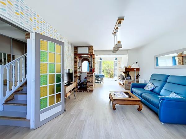 Maison
         6 pièces
        - 150 m² Exclusivité 420 000 € *